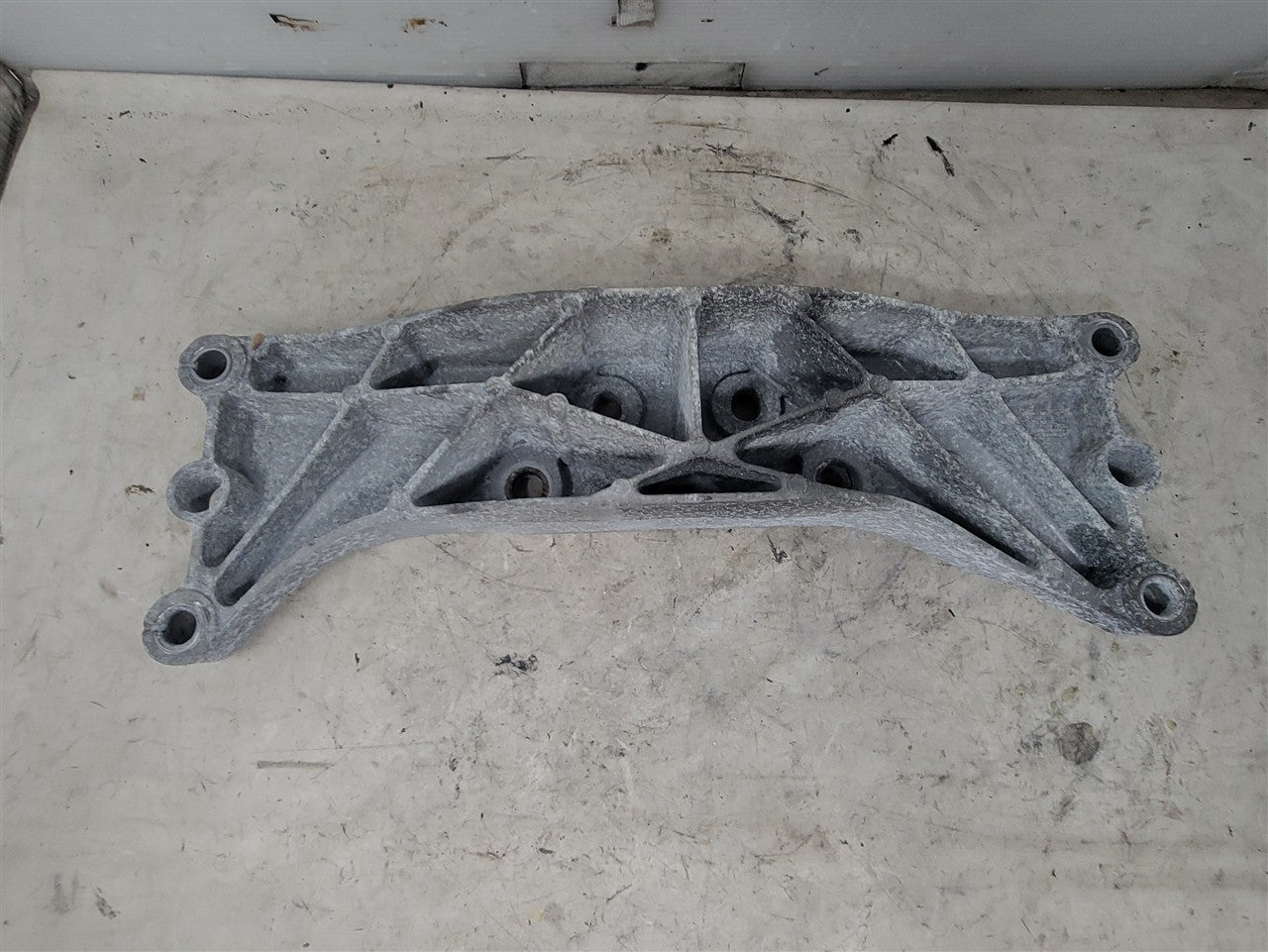 2014 CAMARO AUTO TRANS CROSSMEMBER 92200274 33543 - image 1