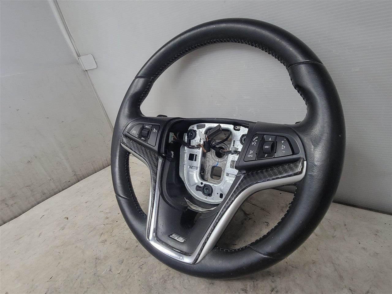 2014 CAMARO LEATHER STEERING WHEEL BLUE STITCHIN 33560 - image 2