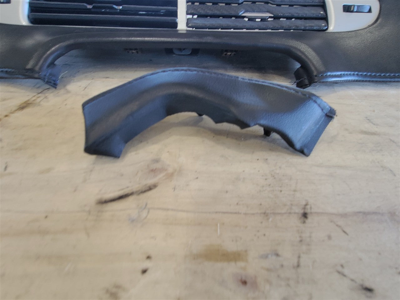 2014 CAMARO RH PASSENGER DASH TRIM & CENTER VENT 33561 - image 6