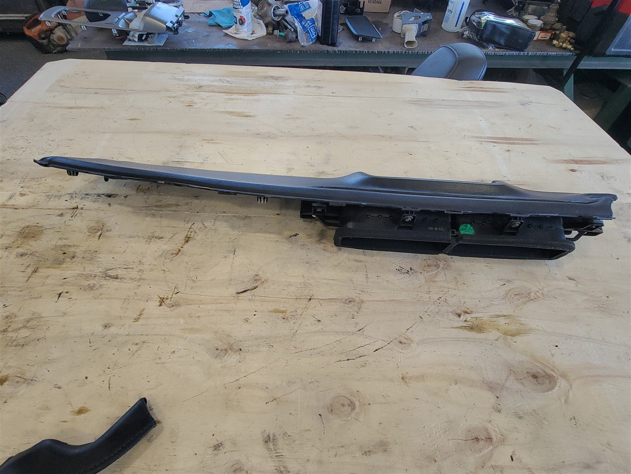 2014 CAMARO RH PASSENGER DASH TRIM & CENTER VENT 33561 - image 9