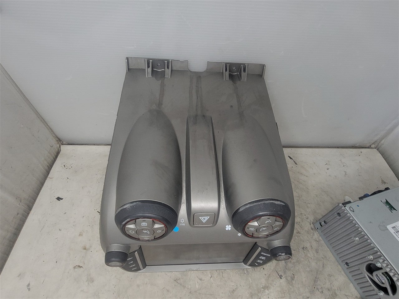 2014 CAMARO RADIO CONTROL PANEL & RECEIVER 33565 - image 9