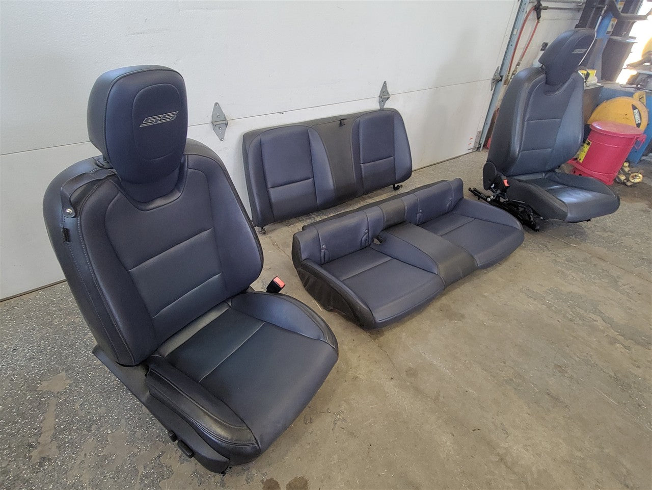 2014 CAMARO BLACK & BLUE 2 TONE FRONT REAR SEATS 33568 - image 3