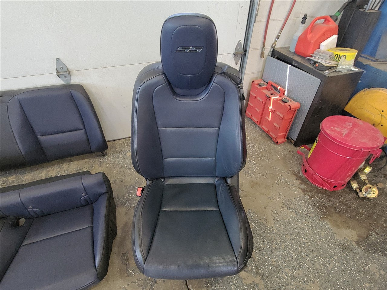 2014 CAMARO BLACK & BLUE 2 TONE FRONT REAR SEATS 33568 - image 4