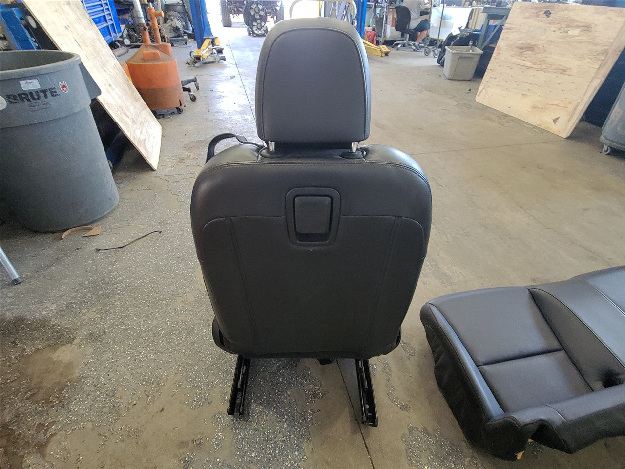 2014 CAMARO BLACK & BLUE 2 TONE FRONT REAR SEATS 33568 - image 6