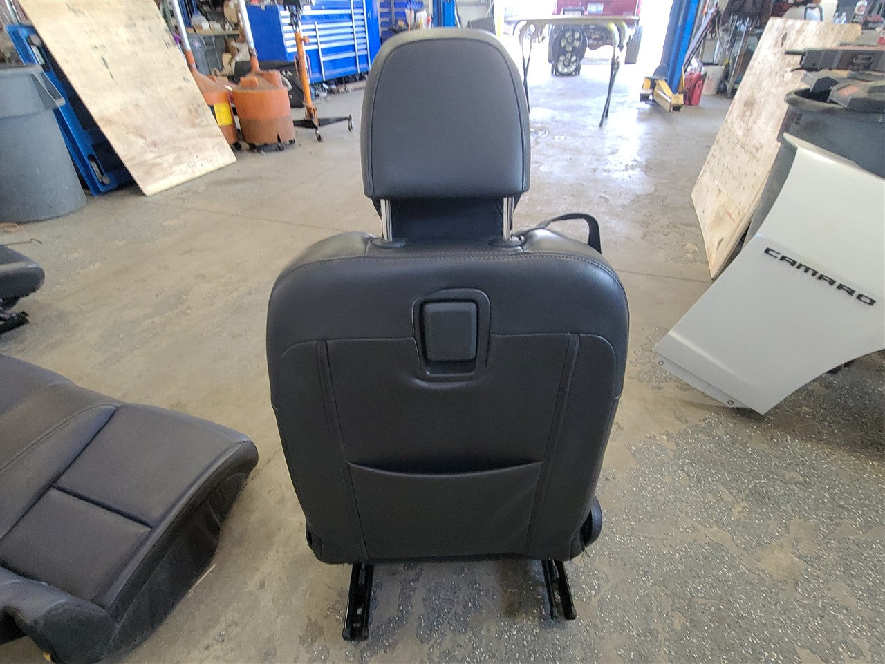 2014 CAMARO BLACK & BLUE 2 TONE FRONT REAR SEATS 33568 - image 10