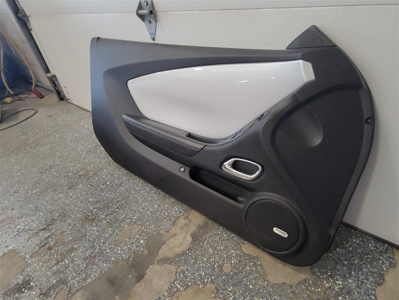 2014 CAMARO DOOR PANELS PAIR BLACK W/WHITE TRIM 33570 - image 5