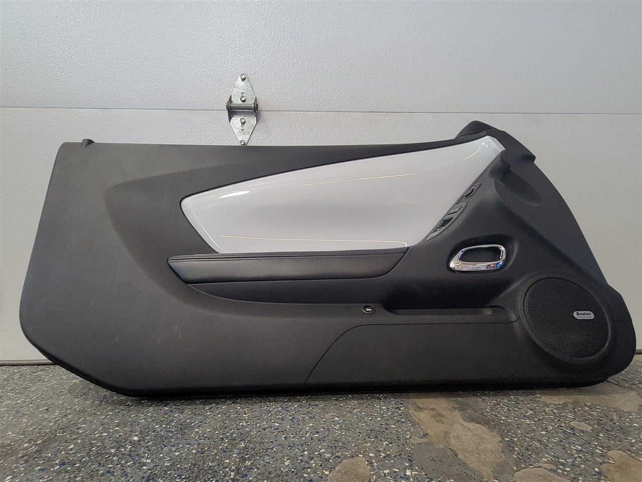 2014 CAMARO DOOR PANELS PAIR BLACK W/WHITE TRIM 33570 - image 8