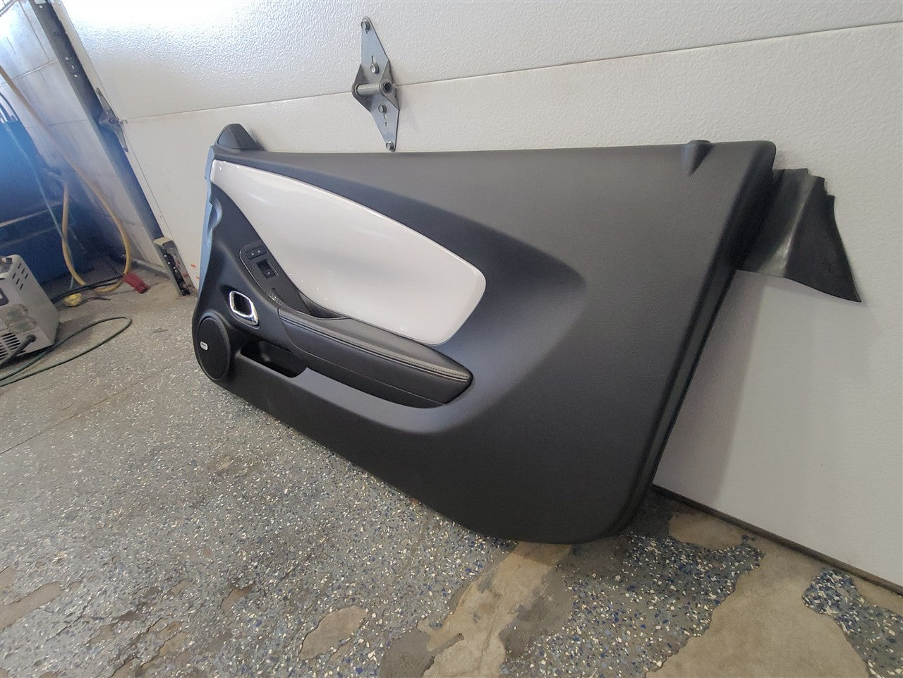 2014 CAMARO DOOR PANELS PAIR BLACK W/WHITE TRIM 33570 - image 14