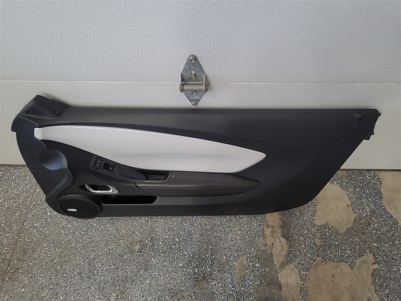 2014 CAMARO DOOR PANELS PAIR BLACK W/WHITE TRIM 33570 - image 16