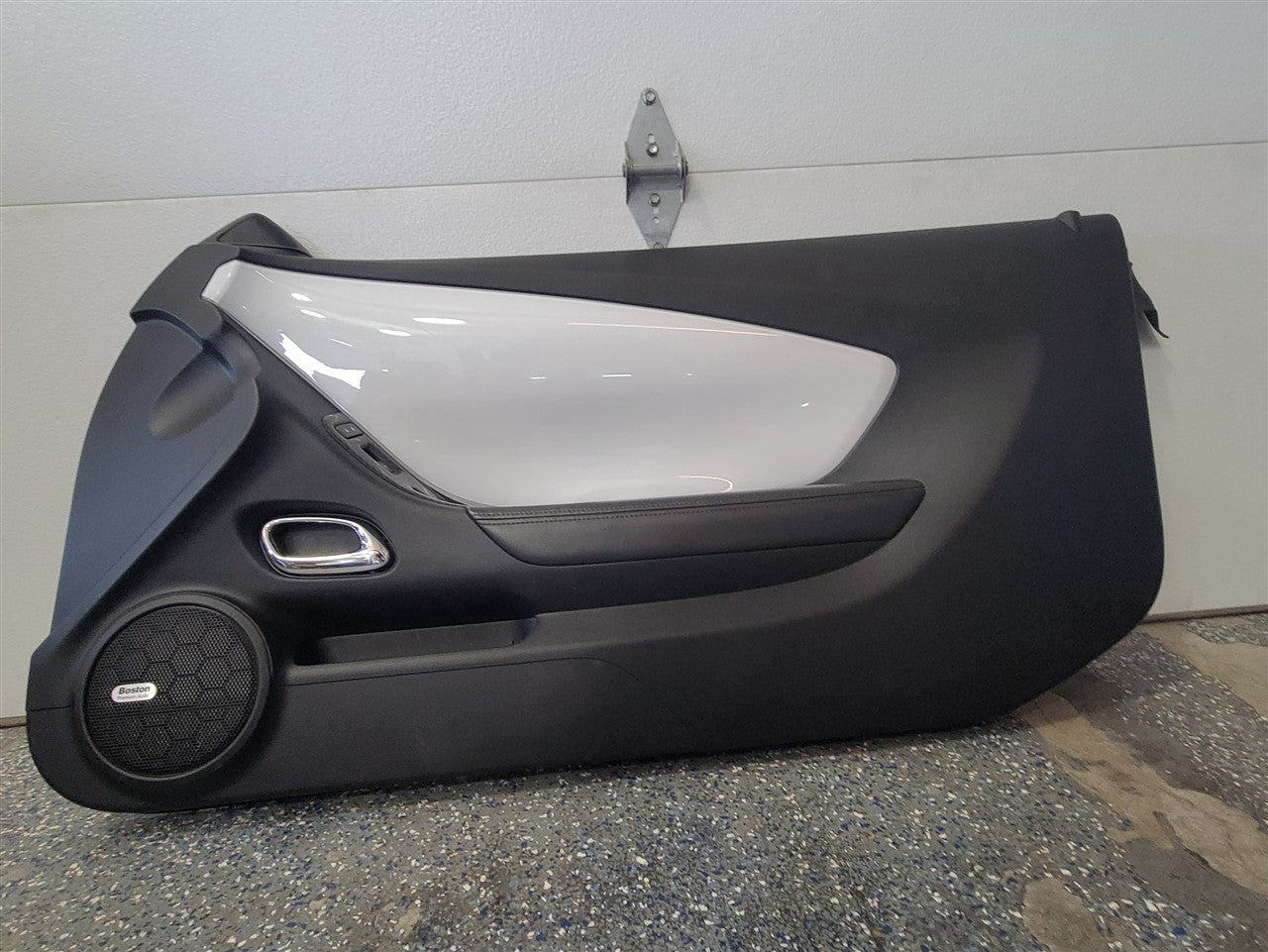 2014 CAMARO DOOR PANELS PAIR BLACK W/WHITE TRIM 33570 - image 17