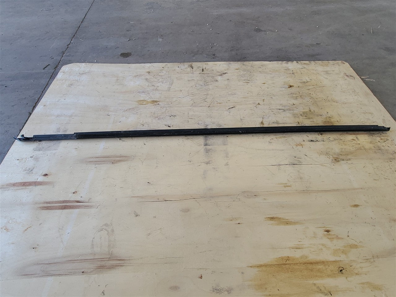 2014 CAMARO FRONT LH DOOR REVEAL MOLDING TRIM 33573 - image 13