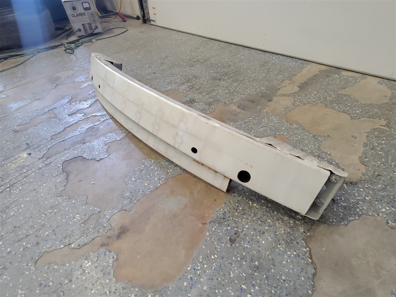 2015 CAMARO REAR BUMPER REBAR REINFORCEMENT WHT 33576 - image 2