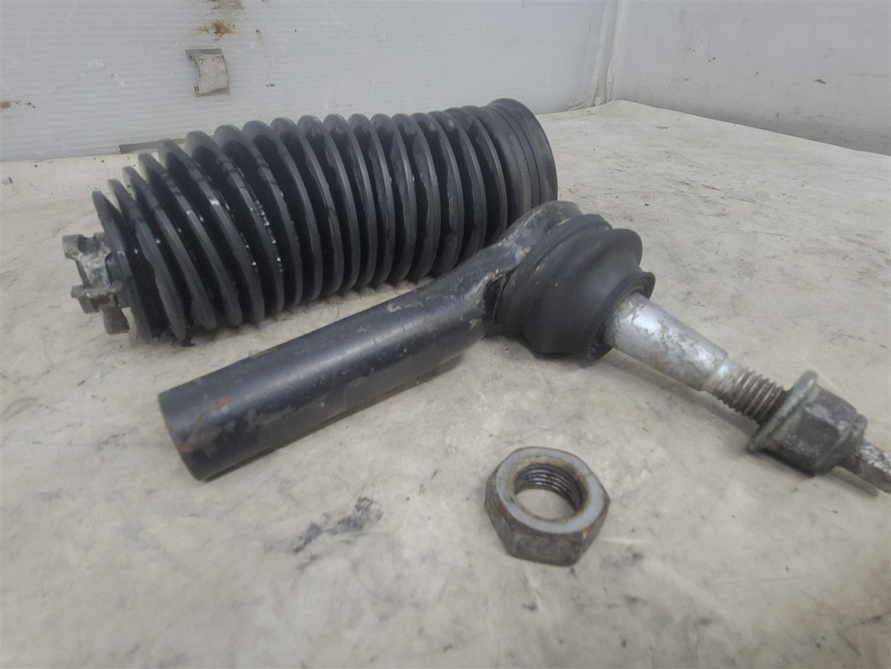 2014 CAMARO OEM OUTER TIE ROD 61K 33579 - image 3