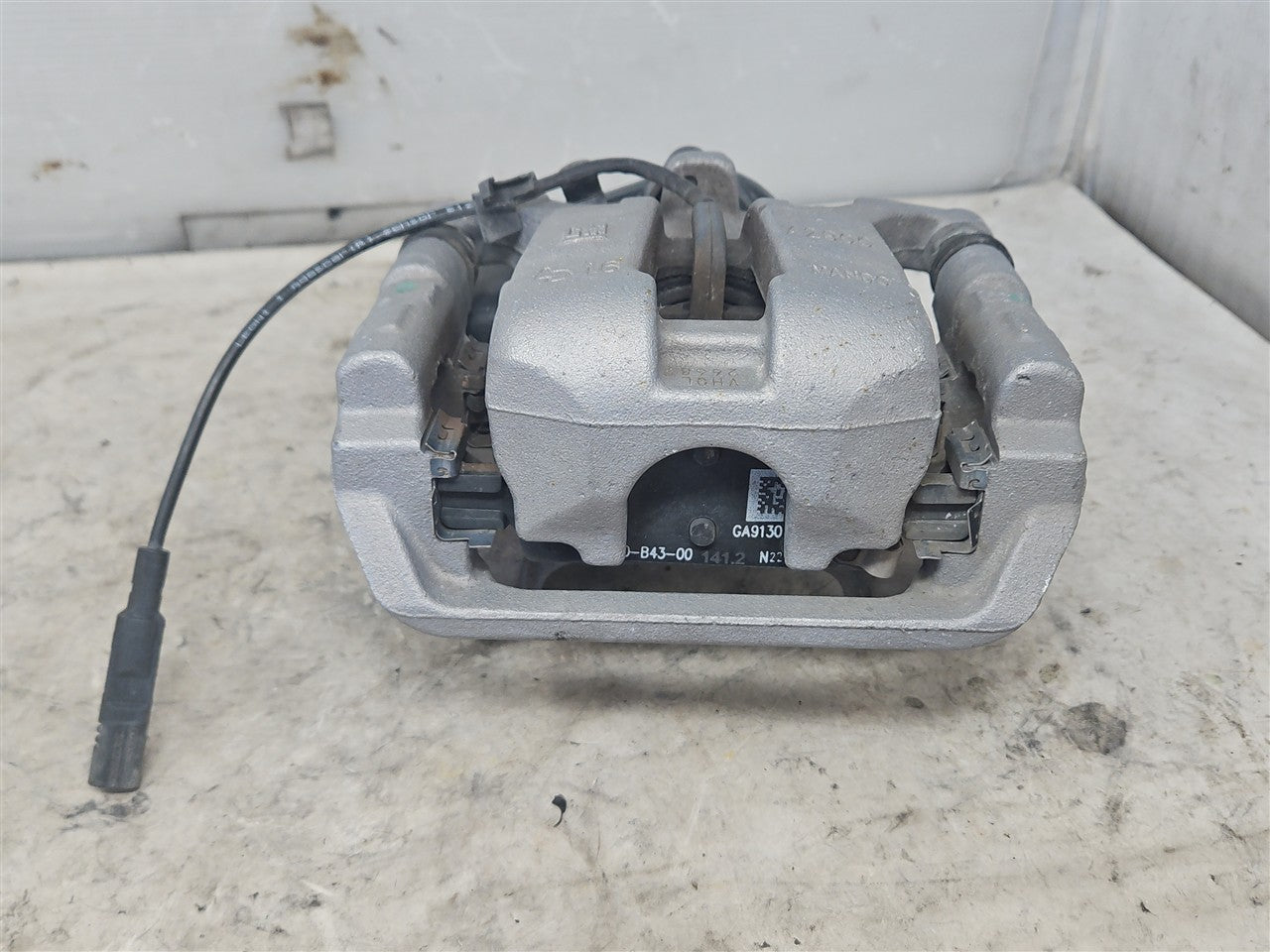 2022 SILVRDO15 LH REAR CALIPER ELECTRIC PARK BRAKE 33581 - image 3