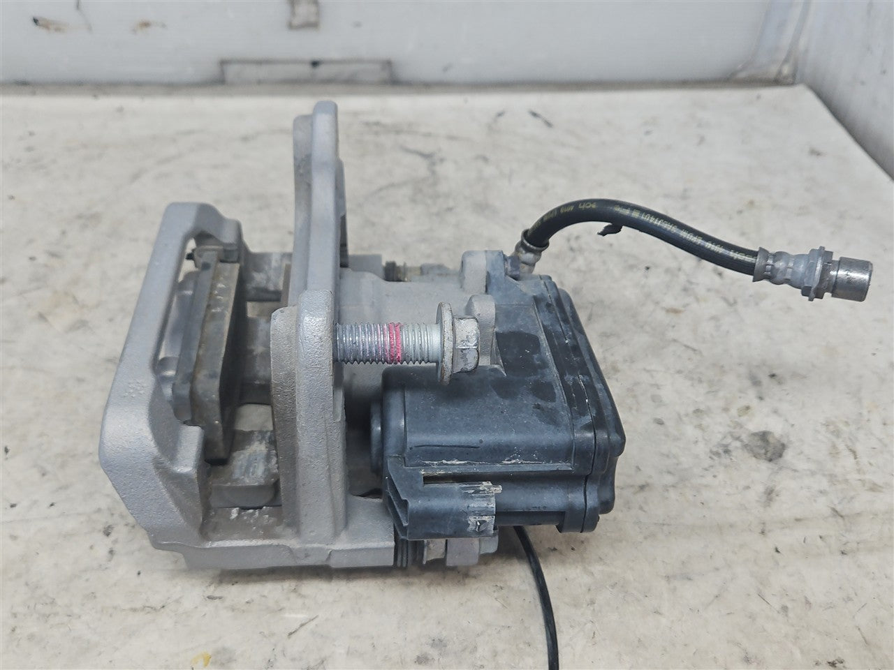 2022 SILVRDO15 LH REAR CALIPER ELECTRIC PARK BRAKE 33581 - image 5
