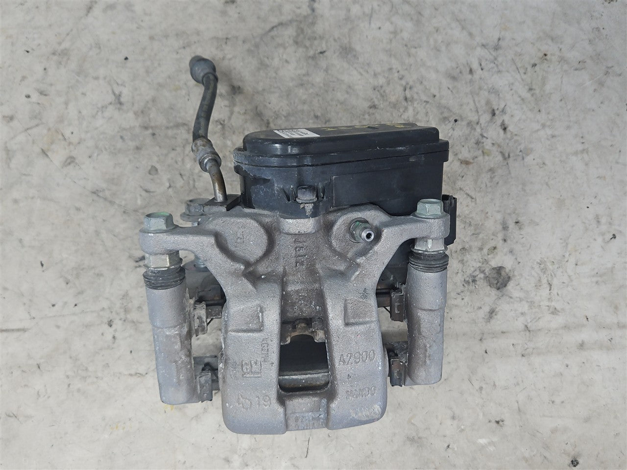 2022 SILVRDO15 RH REAR CALIPER ELECTRIC PARK BRAKE 33582 - image 5