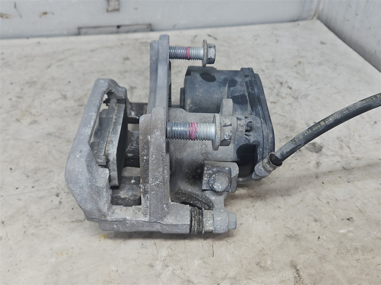 2022 SILVRDO15 RH REAR CALIPER ELECTRIC PARK BRAKE 33582 - image 7