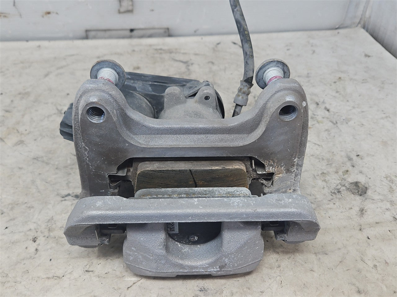 2022 SILVRDO15 RH REAR CALIPER ELECTRIC PARK BRAKE 33582 - image 8