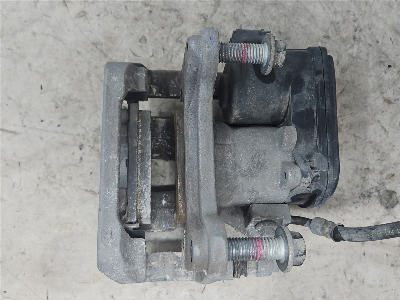 2022 SILVRDO15 RH REAR CALIPER ELECTRIC PARK BRAKE 33582 - image 12