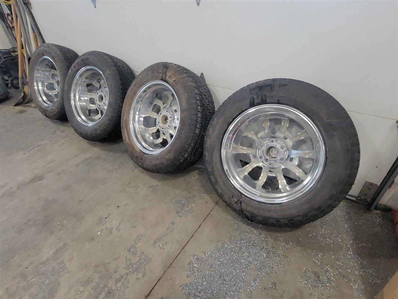 2022 SIERRA 20x9 VISION 415 BOMB C WRANGLE TIRES 33584 - image 6