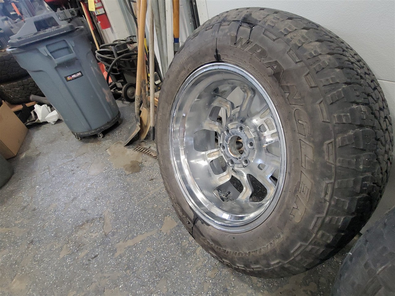 2022 SIERRA 20x9 VISION 415 BOMB C WRANGLE TIRES 33584 - image 9