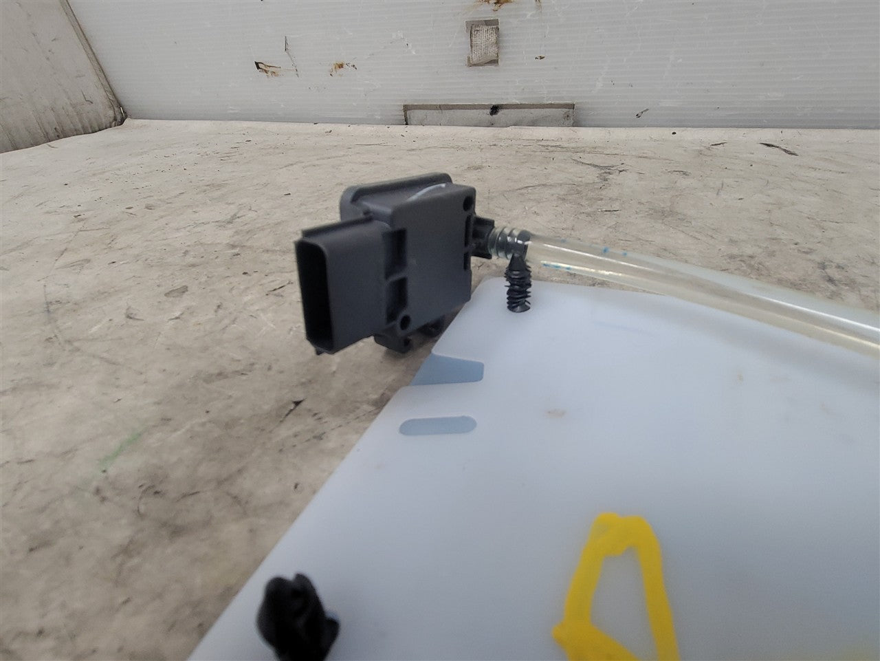 Used OEM 2024 SILVERADO RH SEAT PRESENCE SENSOR 85599092 33588, actual item photo 16