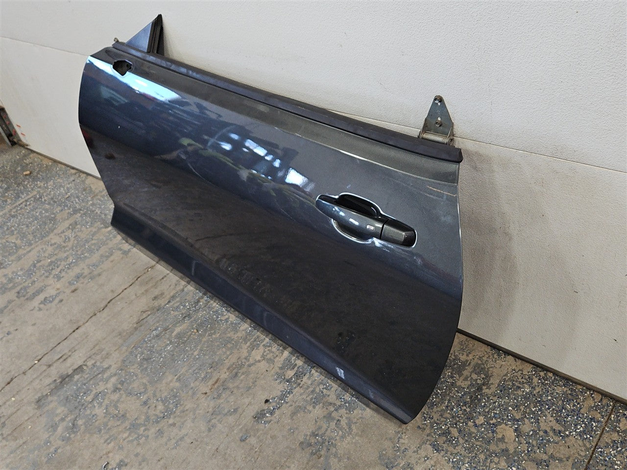 2017 CAMARO LH FRONT DOOR GUN GRAY 6S1 G7Q 33595 - image 2