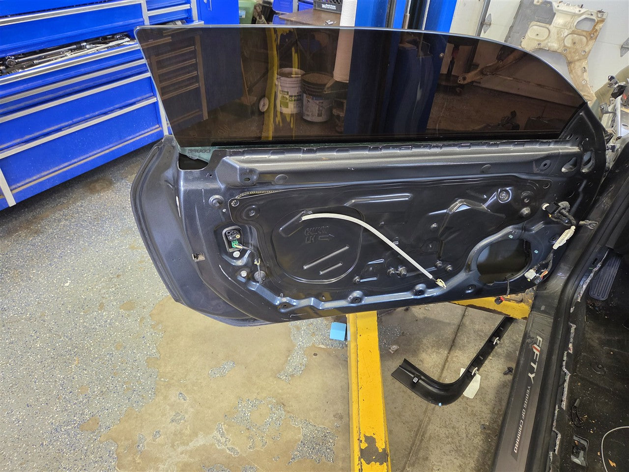 2017 CAMARO LH FRONT DOOR GUN GRAY 6S1 G7Q 33595 - image 1