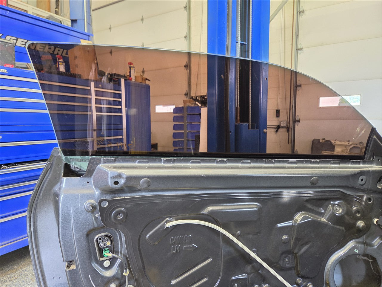2017 CAMARO LH FRONT DOOR GUN GRAY 6S1 G7Q 33595 - image 2