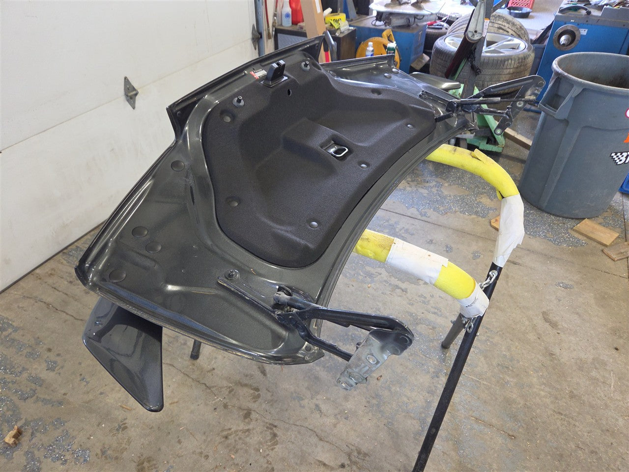 2017 CAMARO DECKLID SS SPOILER 50th GRAY G7Q 000 33596 - image 10