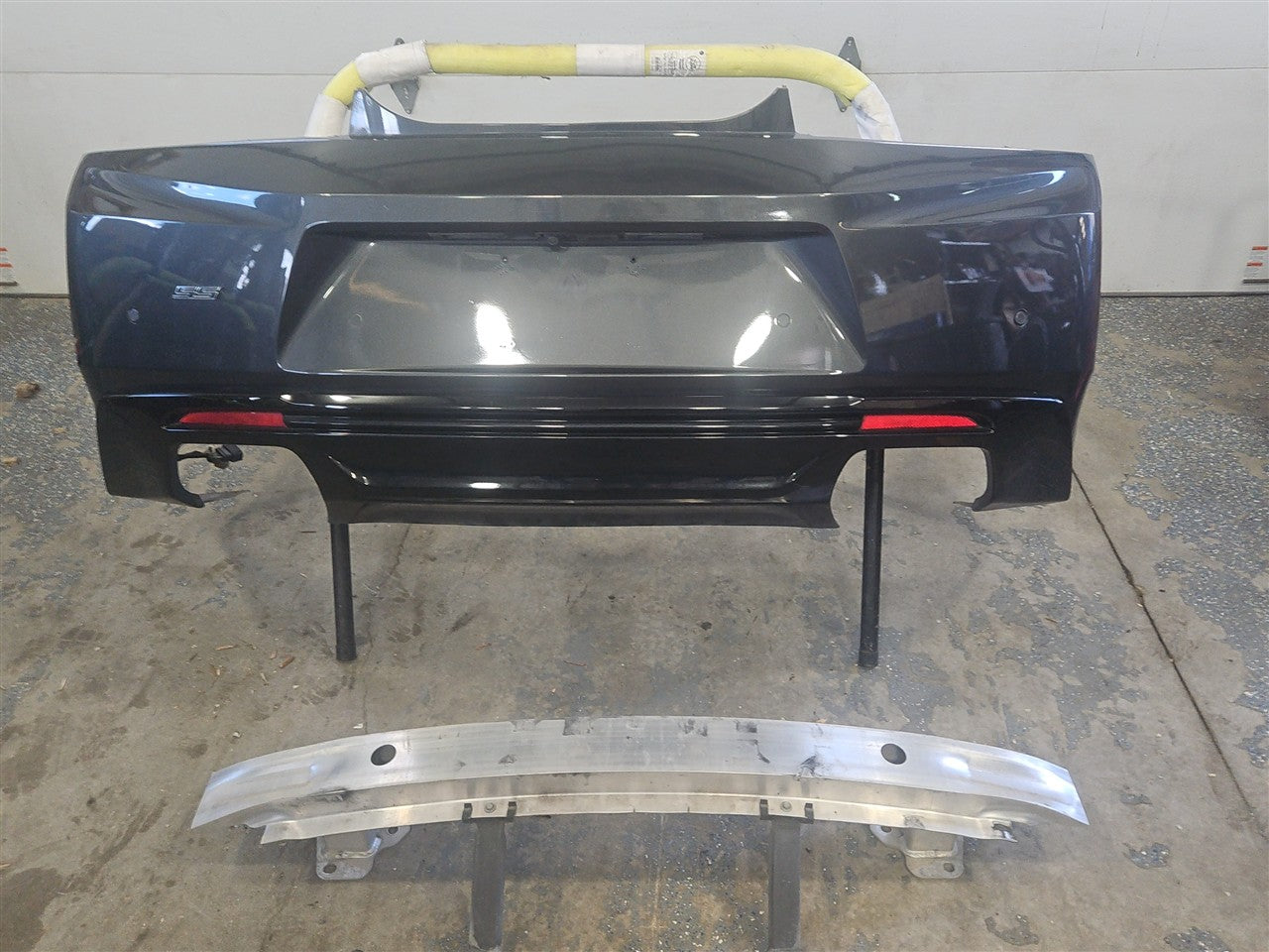 2017 CAMARO SS REAR BUMPER QUAD OUTLET GREY G7Q 33597 - image 1
