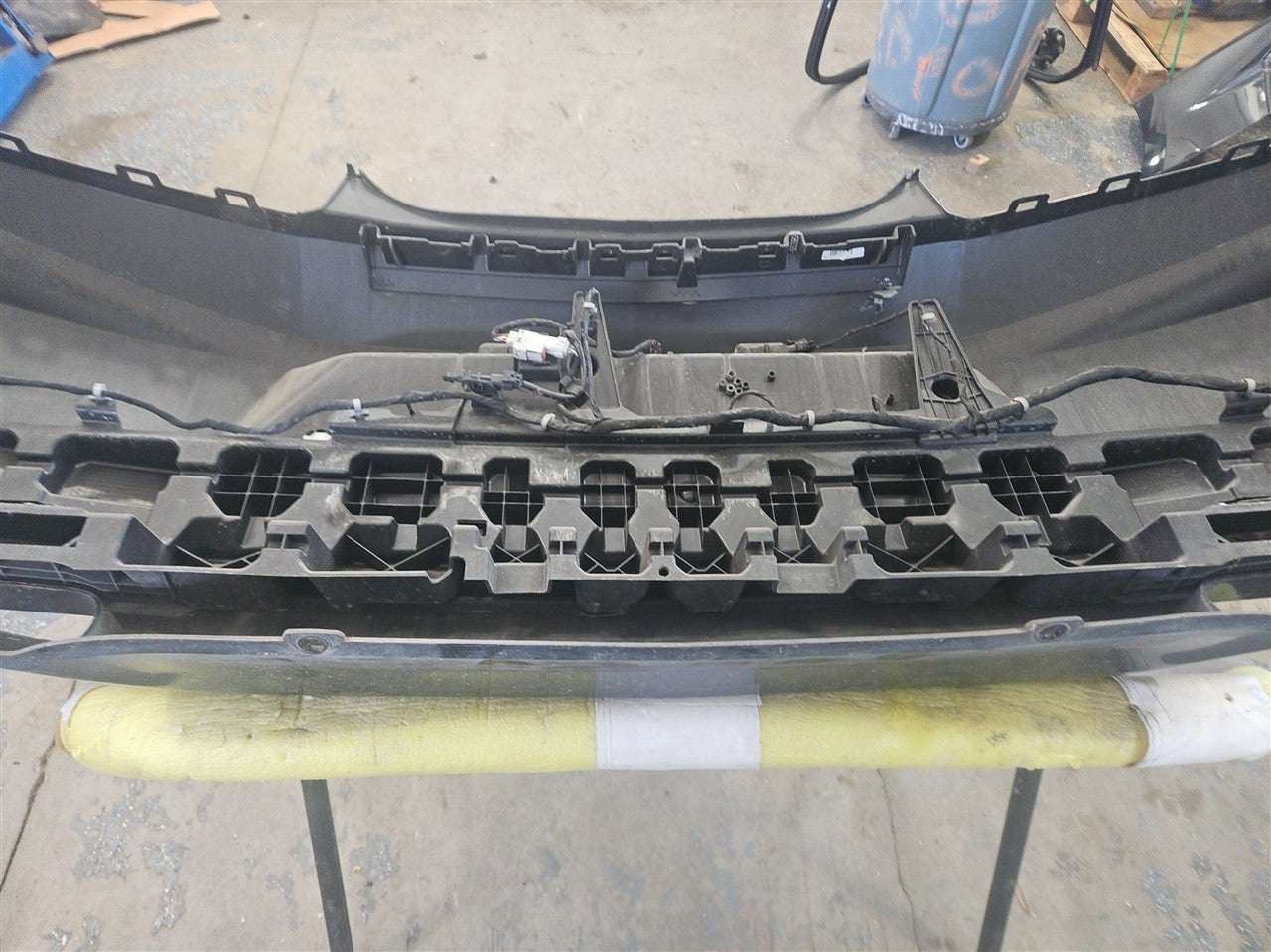 2017 CAMARO SS REAR BUMPER QUAD OUTLET GREY G7Q 33597 - image 15