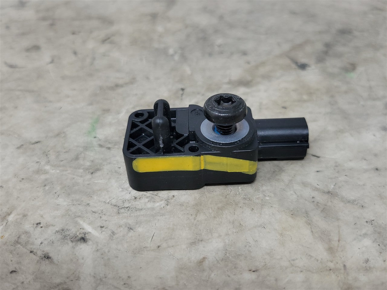 2017 CAMARO OEM GMC CHEVY CRASH SENSOR 13593676 33598 - image 2