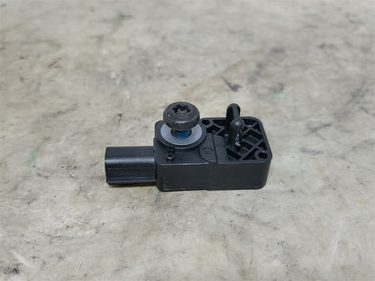 2017 CAMARO OEM GMC CHEVY CRASH SENSOR 13593676 33598 - image 4