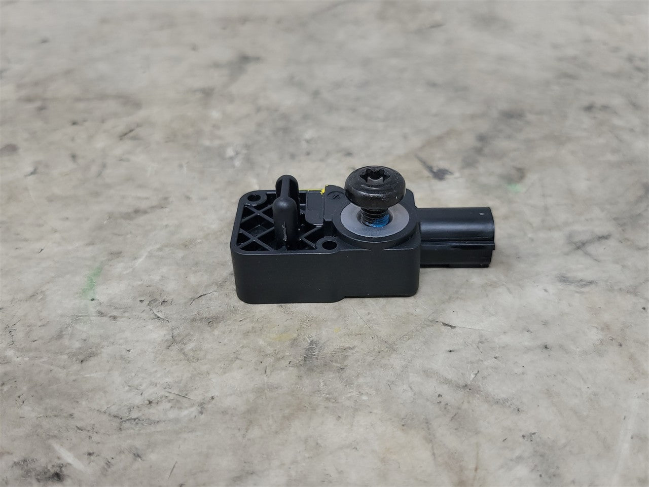 2017 CAMARO OEM GMC CHEVY CRASH SENSOR 13593676 33599 - image 2