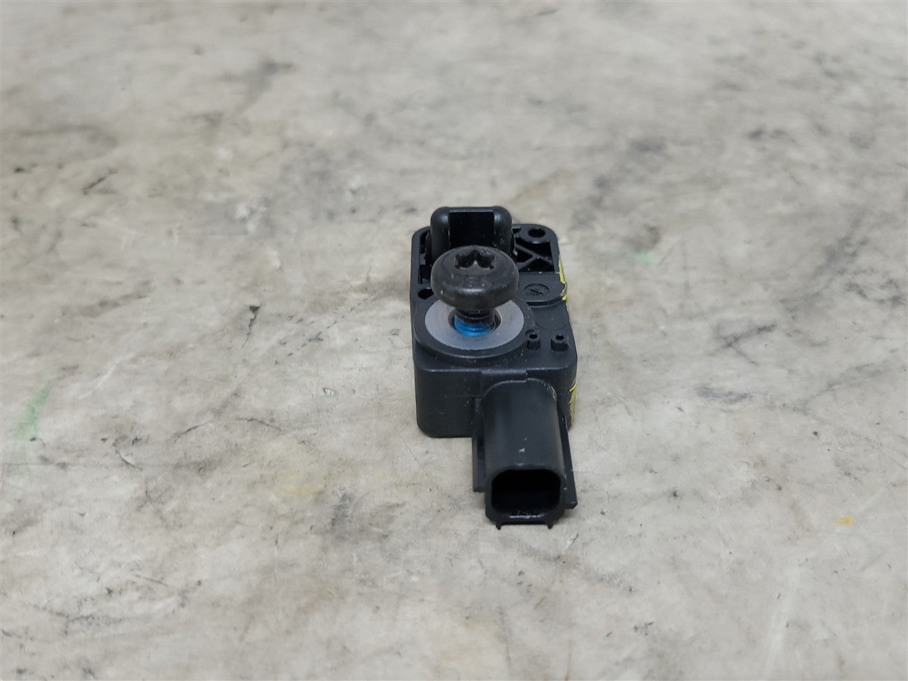 2017 CAMARO OEM GMC CHEVY CRASH SENSOR 13593676 33599 - image 3