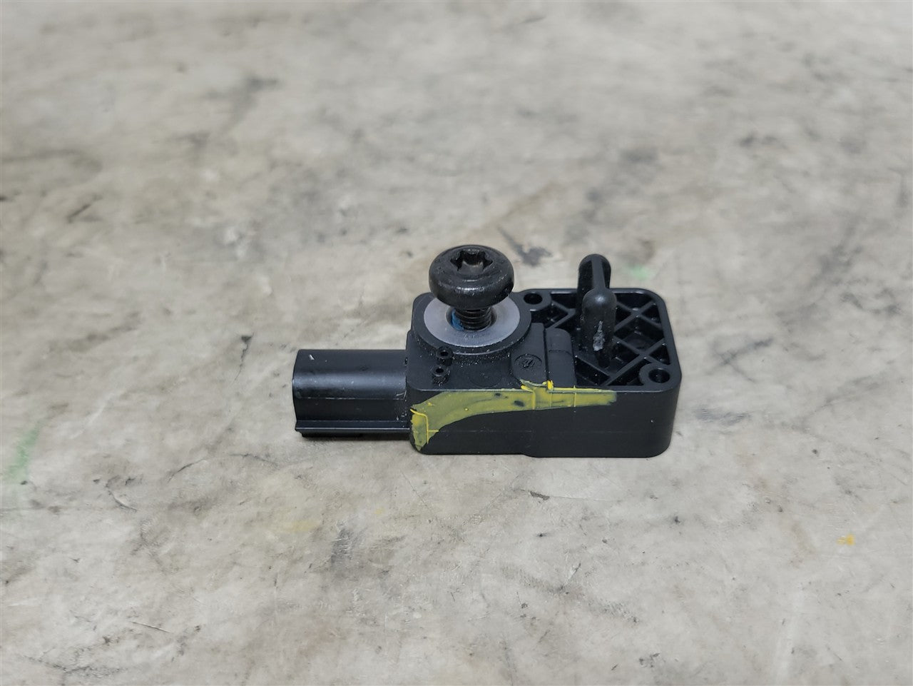 2017 CAMARO OEM GMC CHEVY CRASH SENSOR 13593676 33599 - image 4