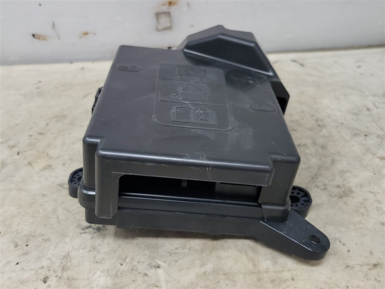 Used OEM 2017 CAMARO TRUNK FUSE BOX SS 84044728 33602, actual item photo 3