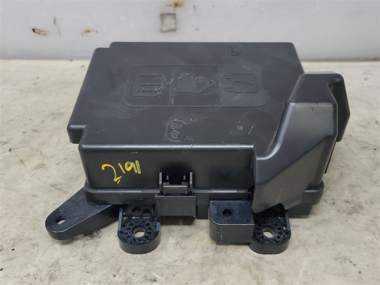 Used OEM 2017 CAMARO TRUNK FUSE BOX SS 84044728 33602, actual item photo 4
