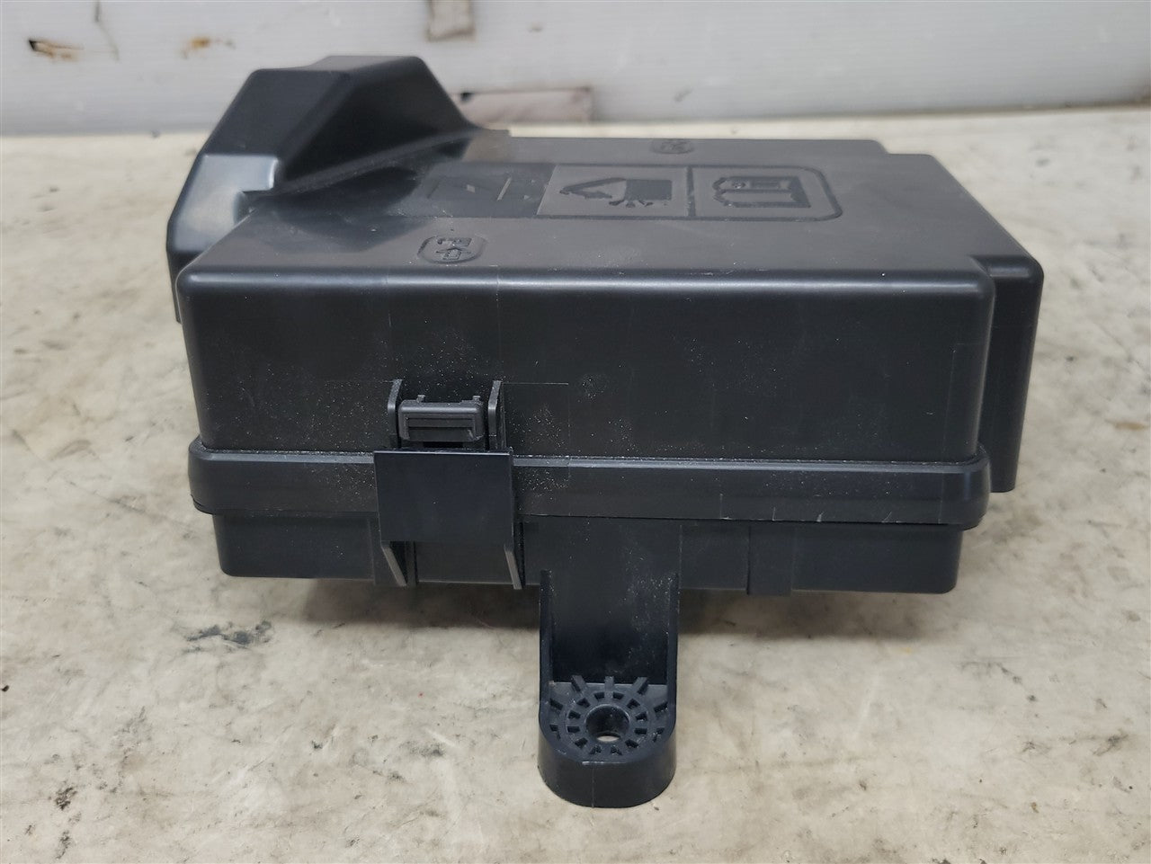 Used OEM 2017 CAMARO TRUNK FUSE BOX SS 84044728 33602, actual item photo 6