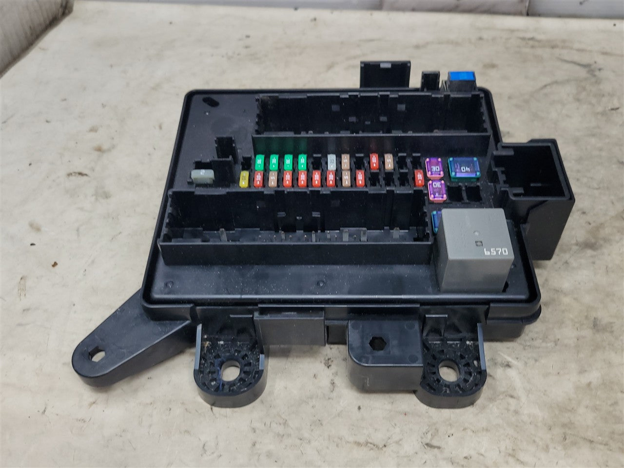 Used OEM 2017 CAMARO TRUNK FUSE BOX SS 84044728 33602, actual item photo 9