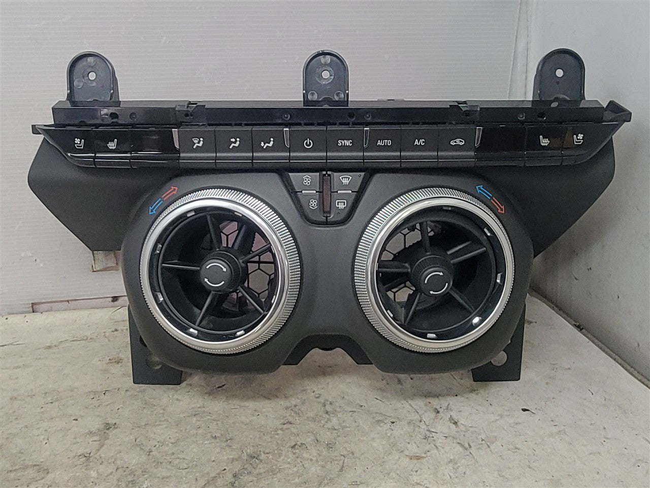 2017 CAMARO DUAL ZONE TEMPERATURE CONTROLS HEAT 33612 - image 1