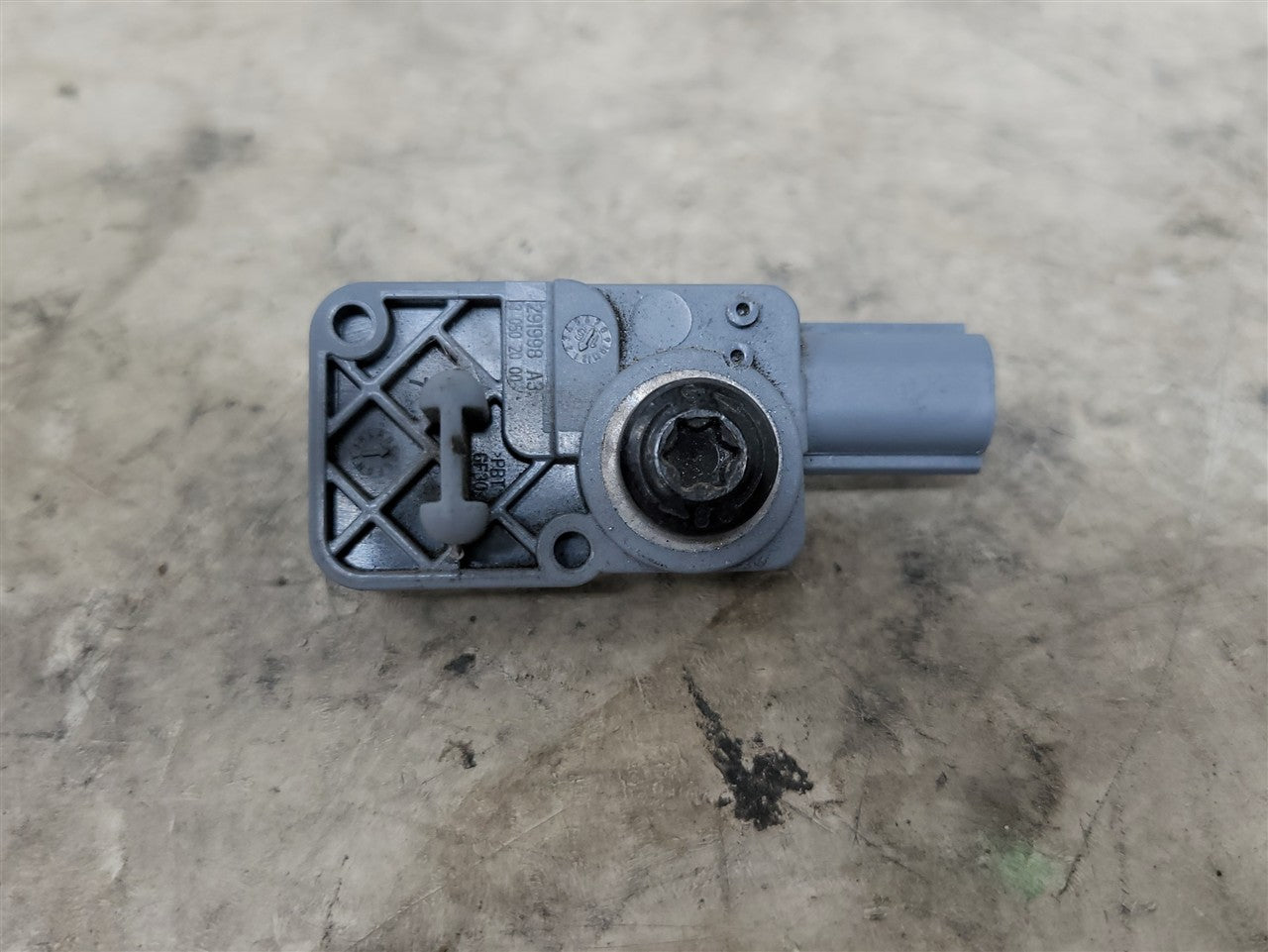 2014 CAMARO OEM FRONT END CRASH SENSOR 13502340 33615 - image 1