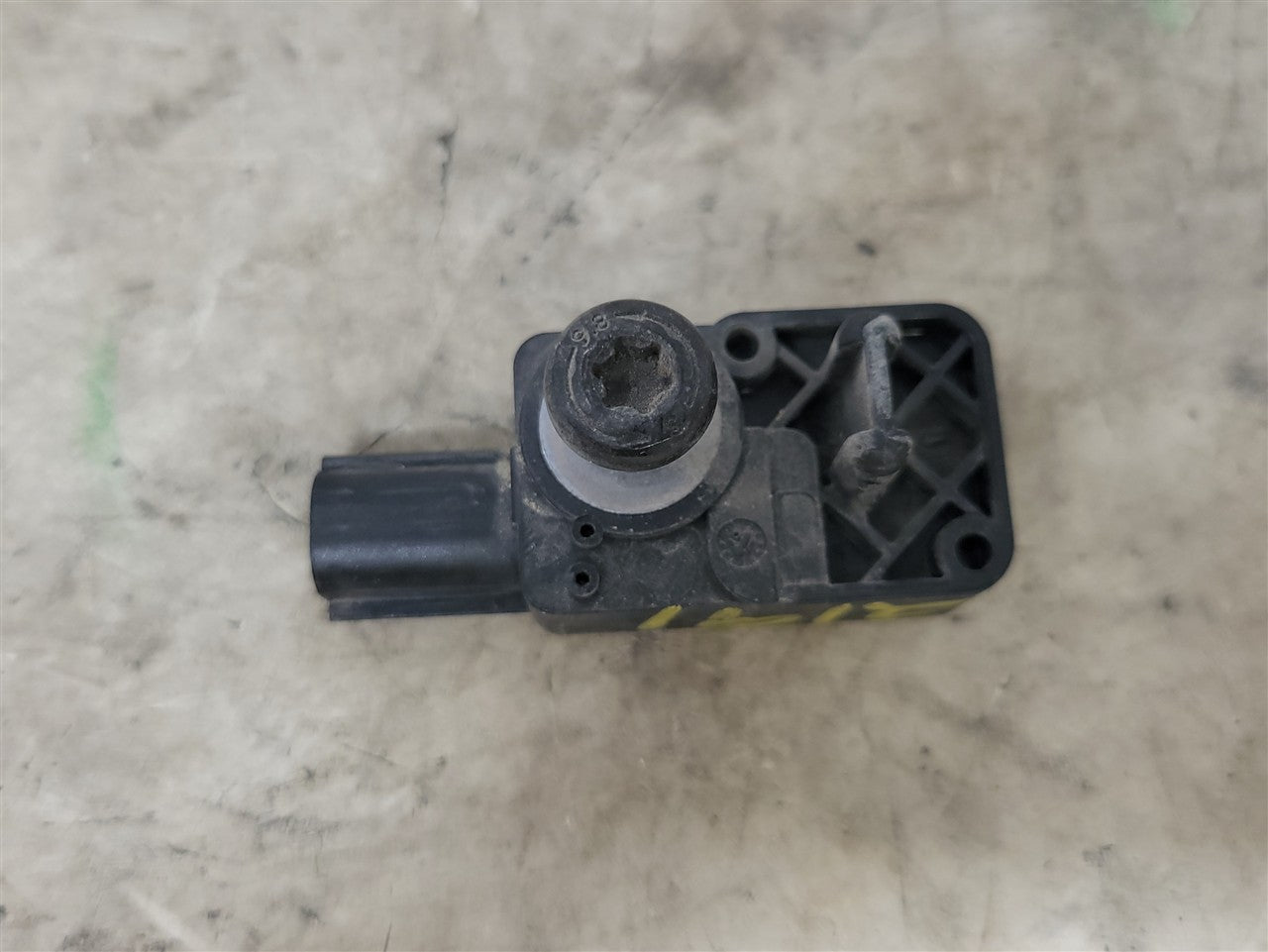 2017 CAMARO OEM GMC CHEVY CRASH SENSOR 13593676 33621 - image 1