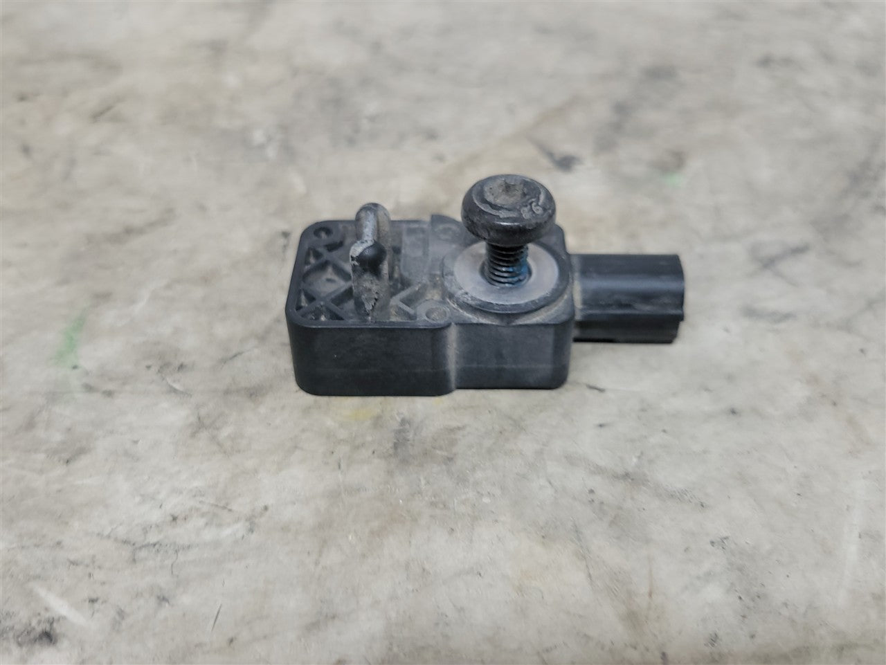 2017 CAMARO OEM GMC CHEVY CRASH SENSOR 13593676 33621 - image 4