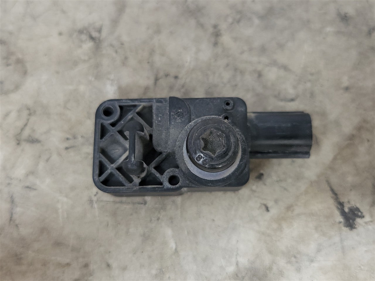 2017 CAMARO OEM GMC CHEVY CRASH SENSOR 13593676 33622 - image 1