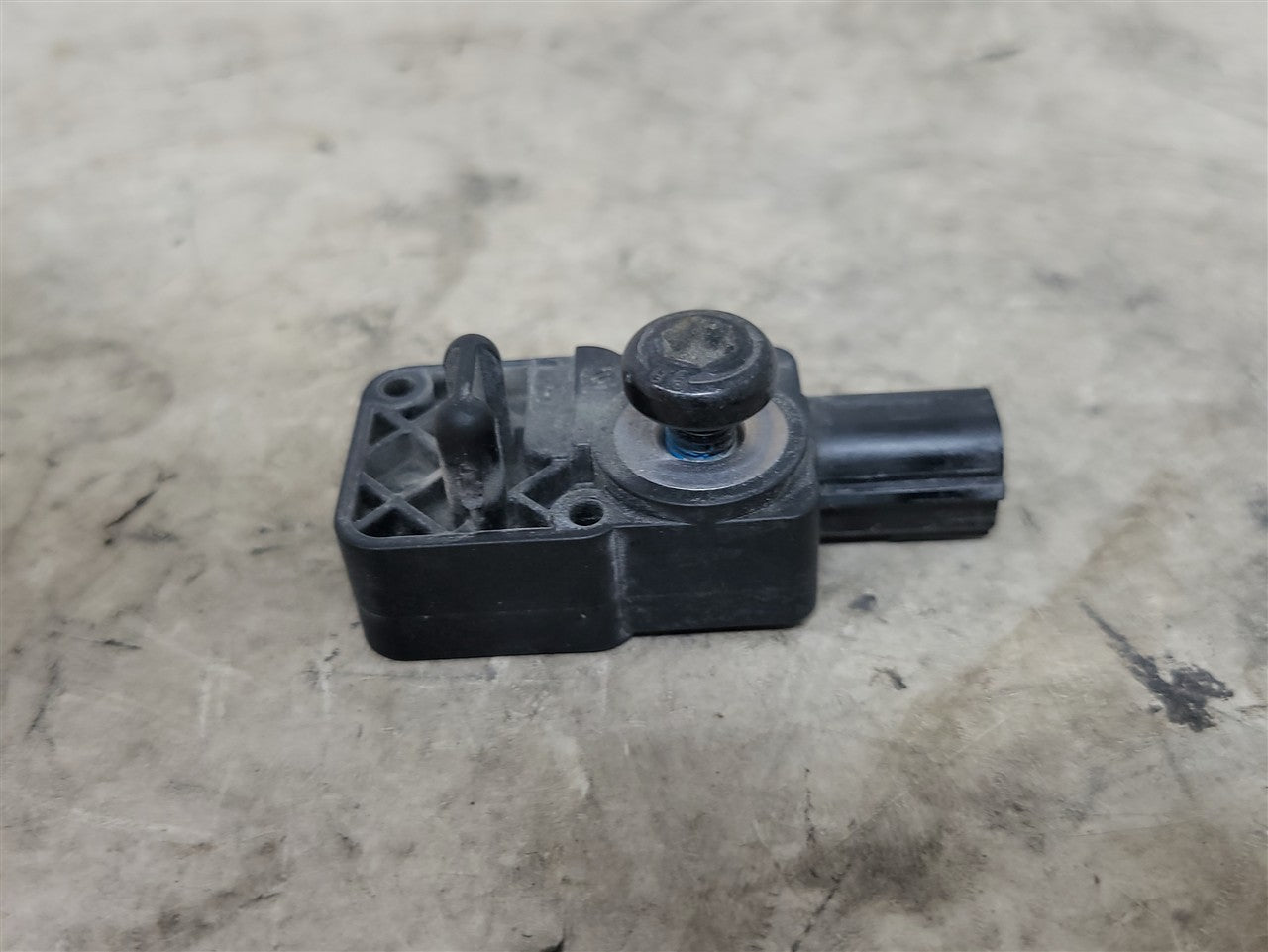 2017 CAMARO OEM GMC CHEVY CRASH SENSOR 13593676 33622 - image 2