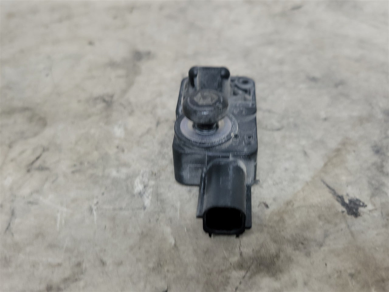 2017 CAMARO OEM GMC CHEVY CRASH SENSOR 13593676 33622 - image 3