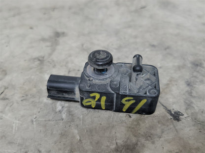 2017 CAMARO OEM GMC CHEVY CRASH SENSOR 13593676 33622 - image 4