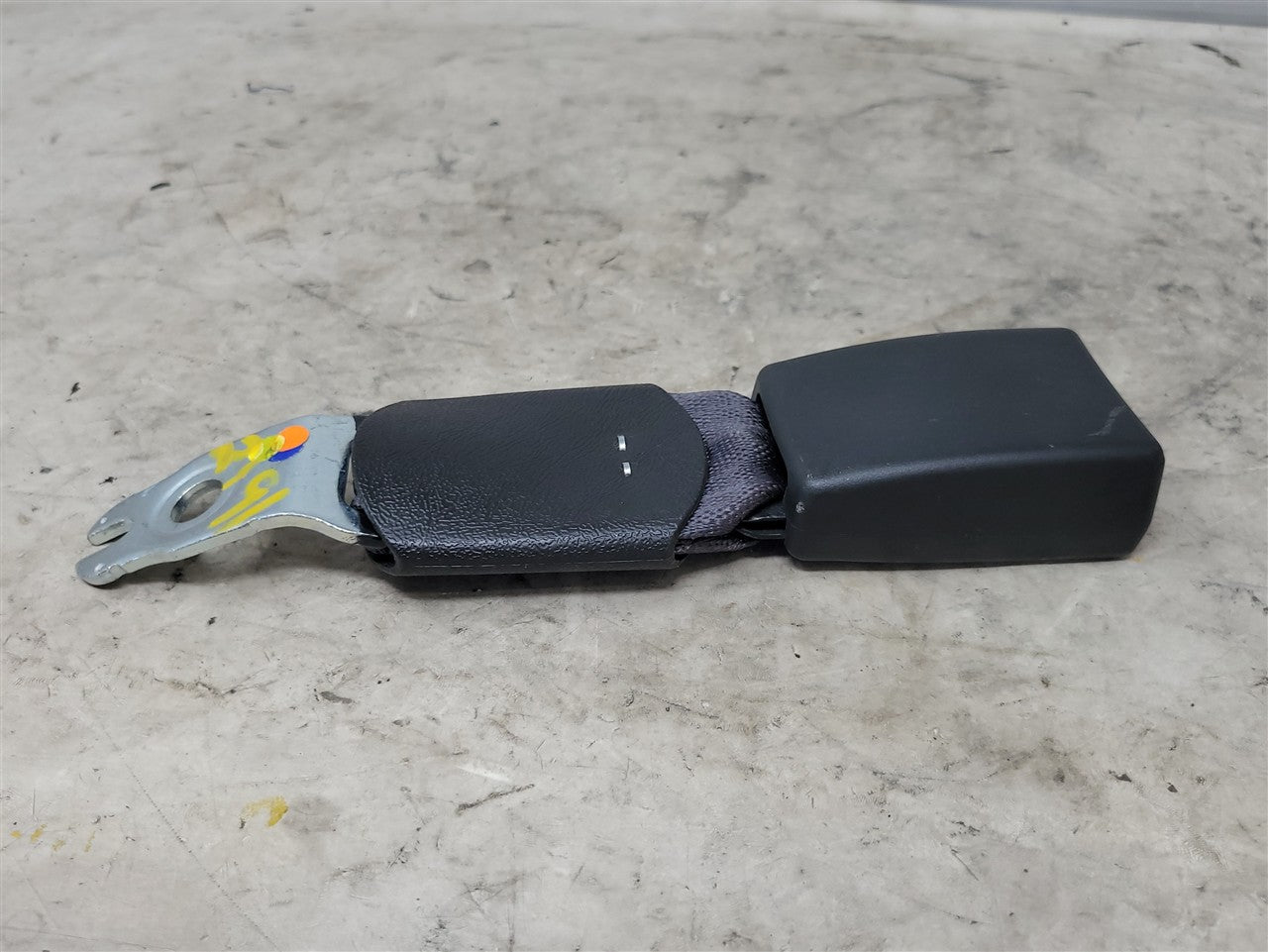 2017 CAMARO REAR SEAT BELT BUCKLE FITS LH OR RH 33627 - image 5